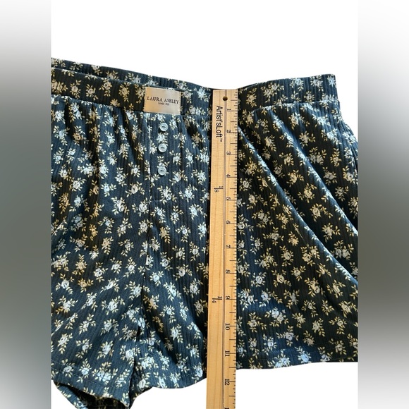 Laura Ashley floral cottagecore Soft Short Sleeve Top/Shorts Pajama Set Sz: L - Picture 15 of 16